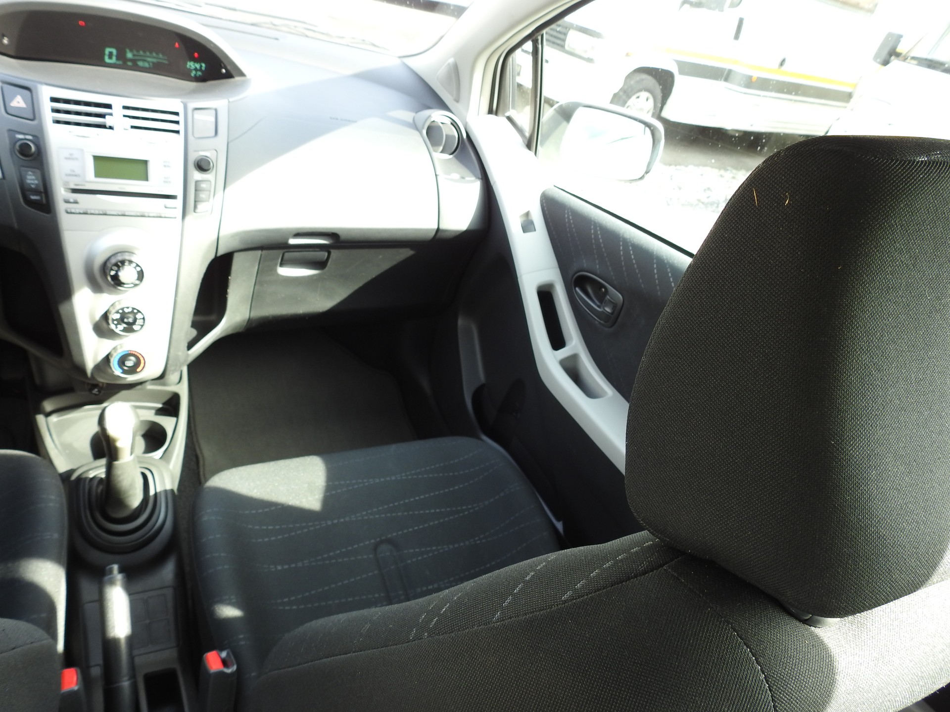 TOYOTA Yaris 1.3 Linea Luna-image-17