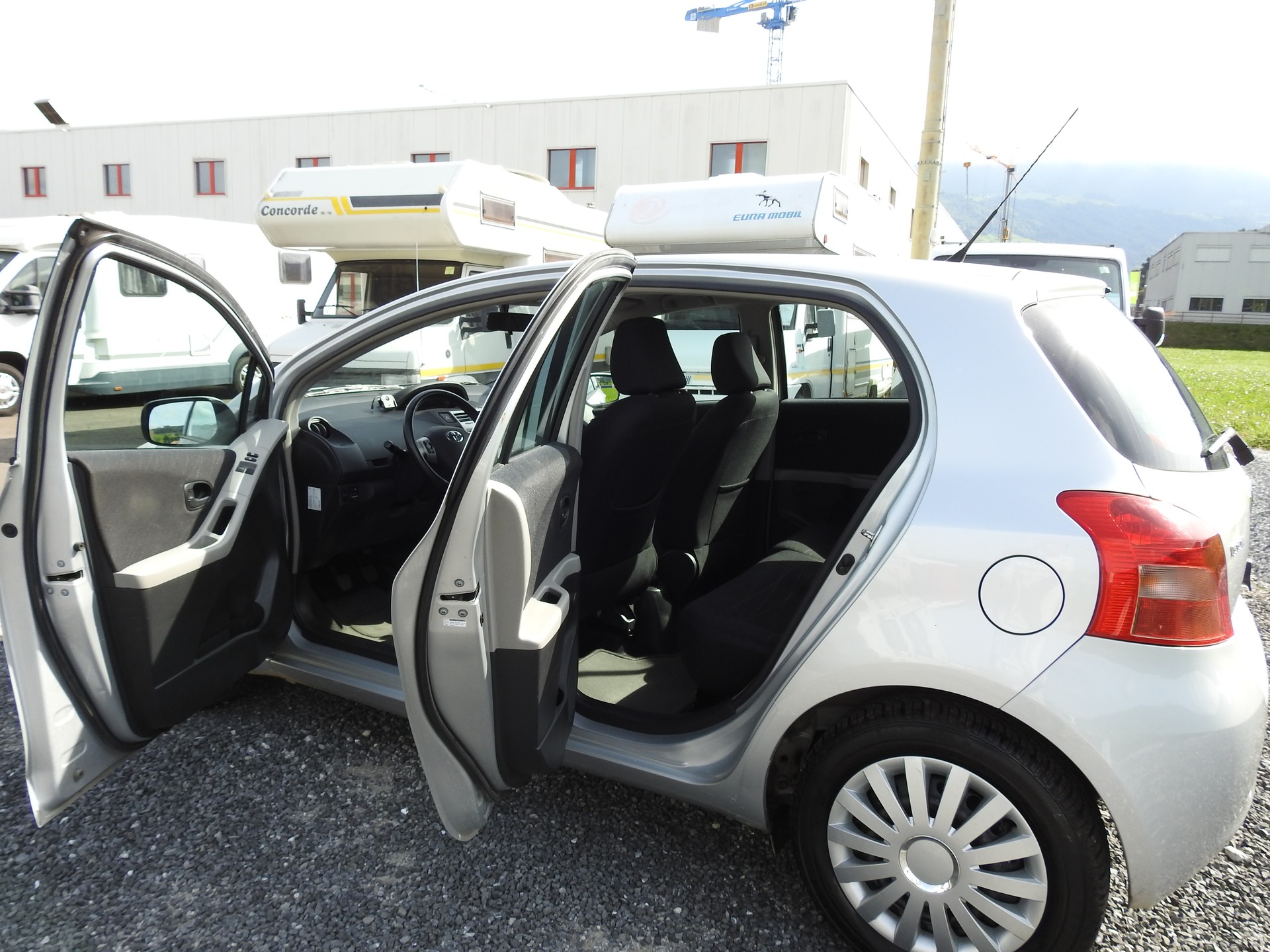TOYOTA Yaris 1.3 Linea Luna-image-14