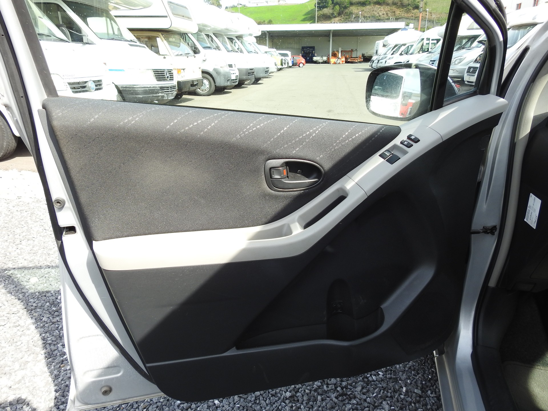 TOYOTA Yaris 1.3 Linea Luna-image-10