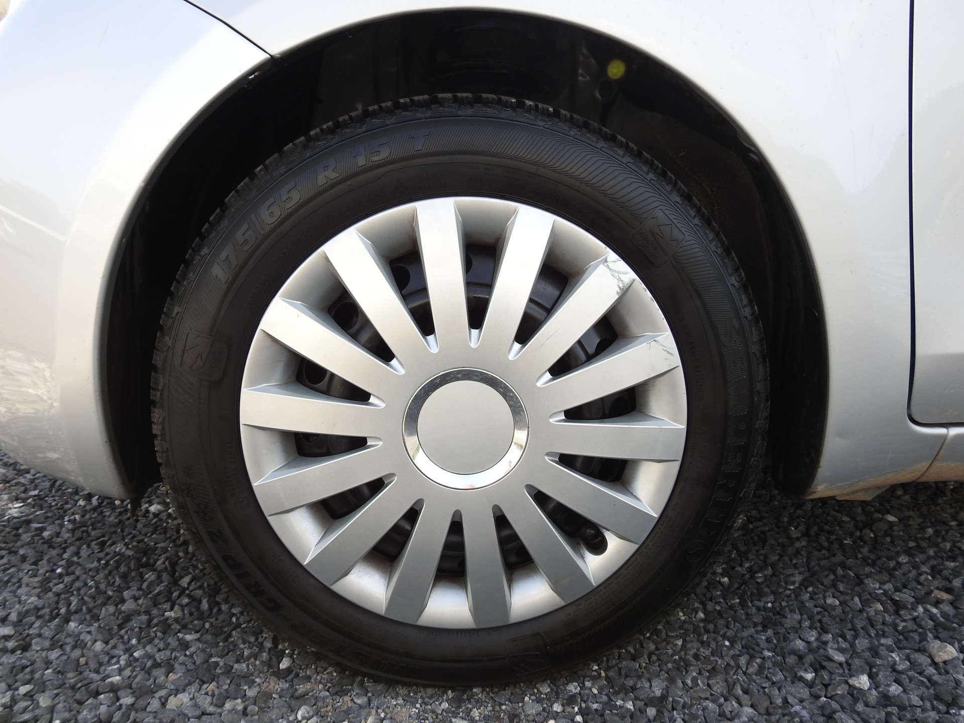 TOYOTA Yaris 1.3 Linea Luna-image-8