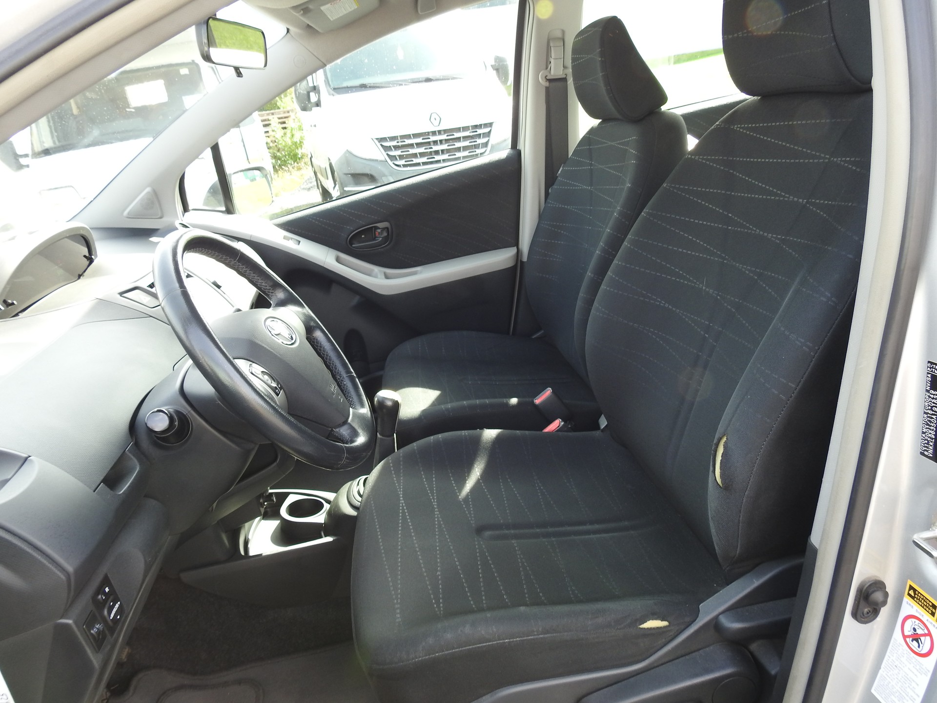 TOYOTA Yaris 1.3 Linea Luna-image-12