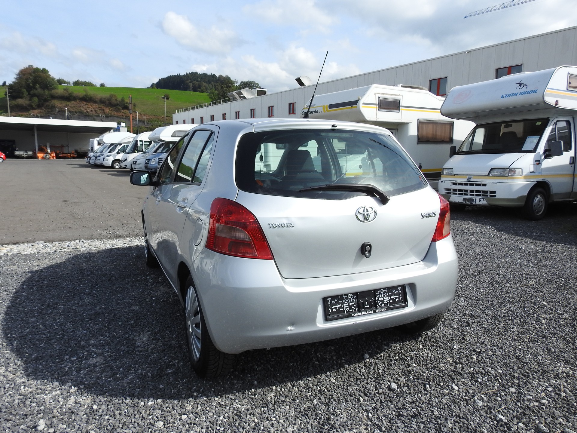 TOYOTA Yaris 1.3 Linea Luna-image-3