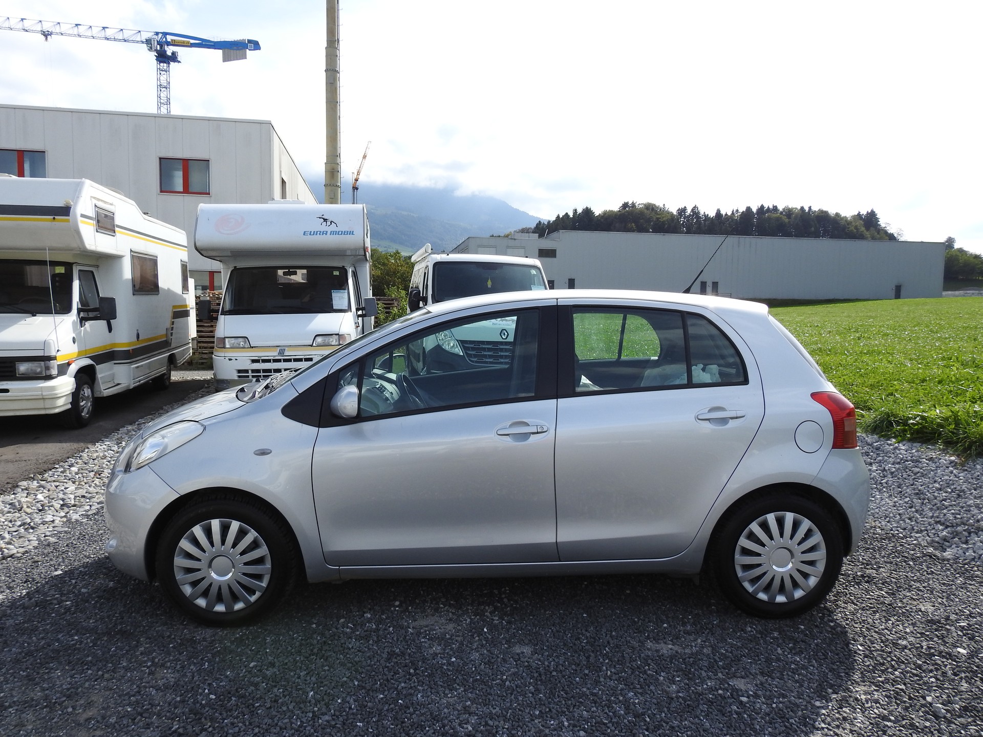 TOYOTA Yaris 1.3 Linea Luna-image-2