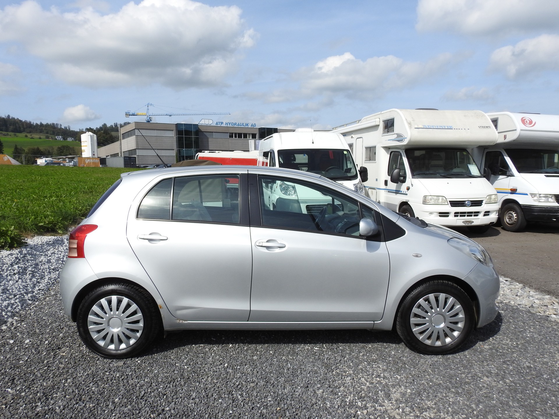 TOYOTA Yaris 1.3 Linea Luna-image-6