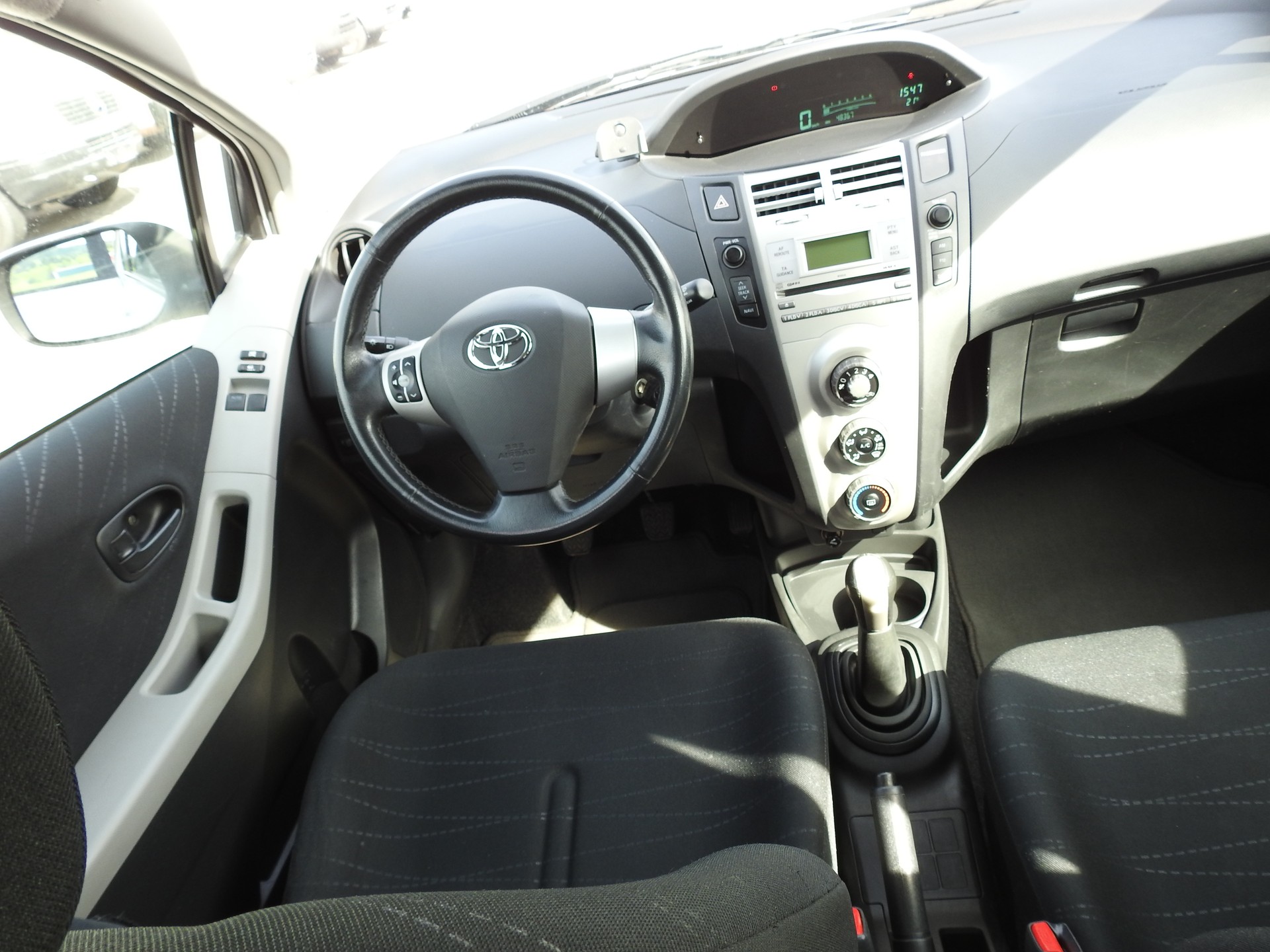 TOYOTA Yaris 1.3 Linea Luna-image-18