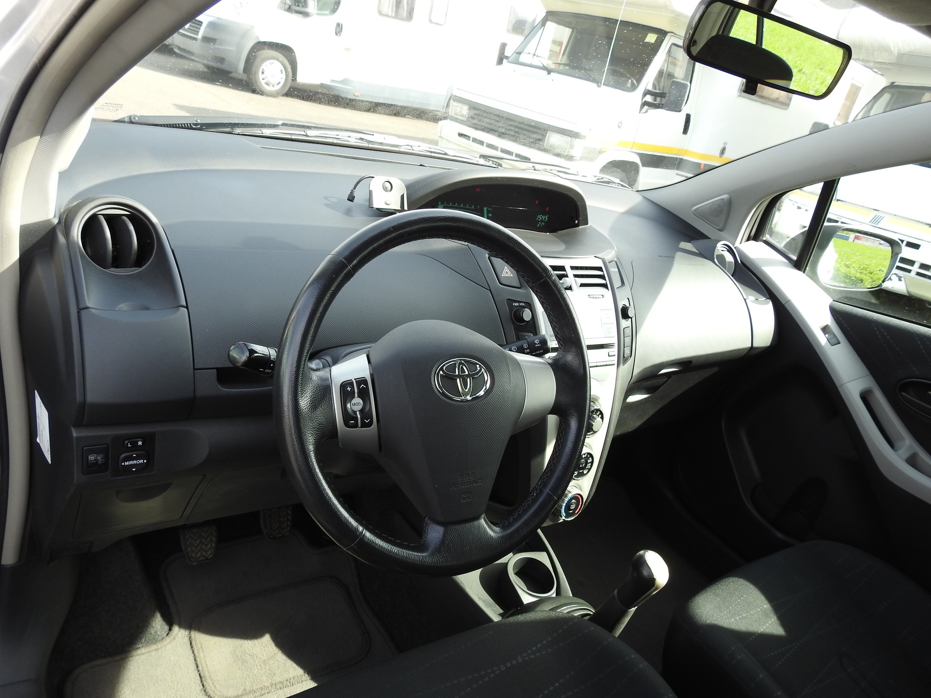 TOYOTA Yaris 1.3 Linea Luna-image-11