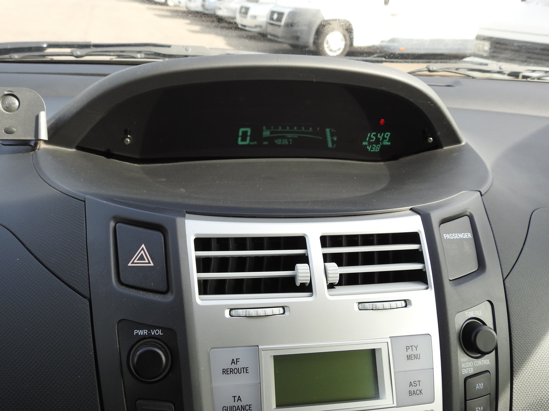 TOYOTA Yaris 1.3 Linea Luna-image-24