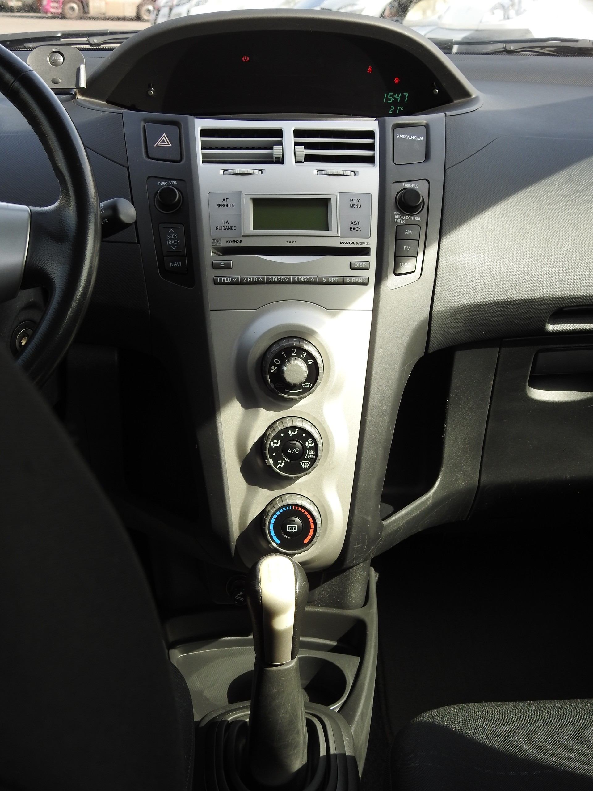 TOYOTA Yaris 1.3 Linea Luna-image-16