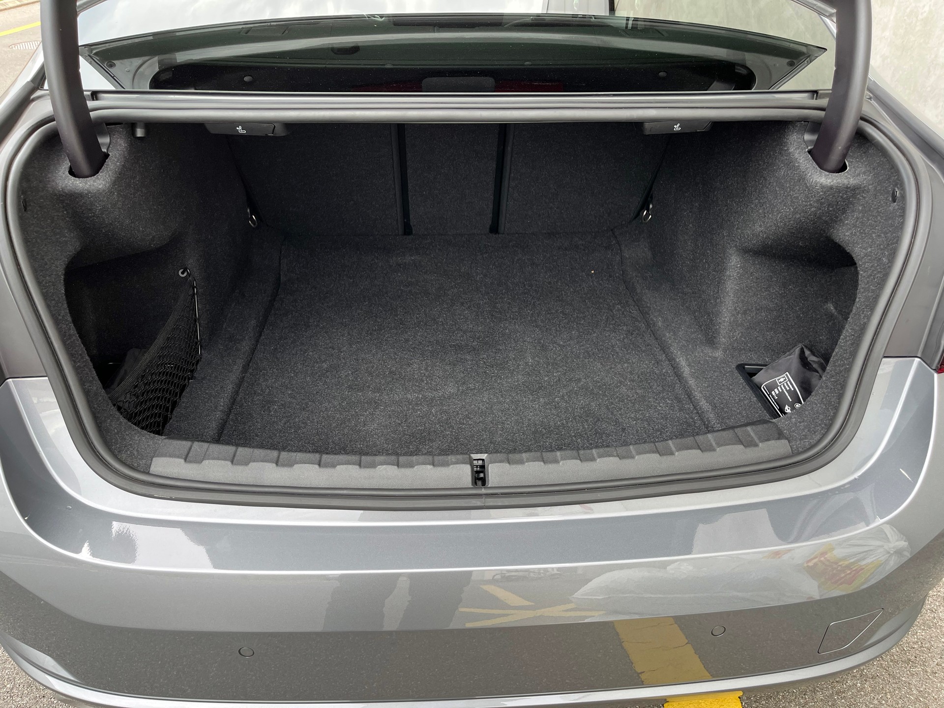 BMW 320d xDrive-image-8
