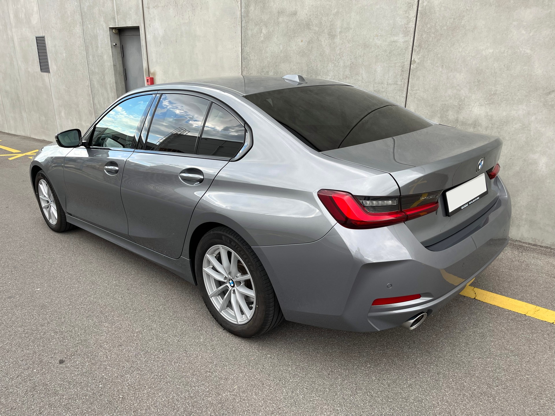 BMW 320d xDrive-image-1