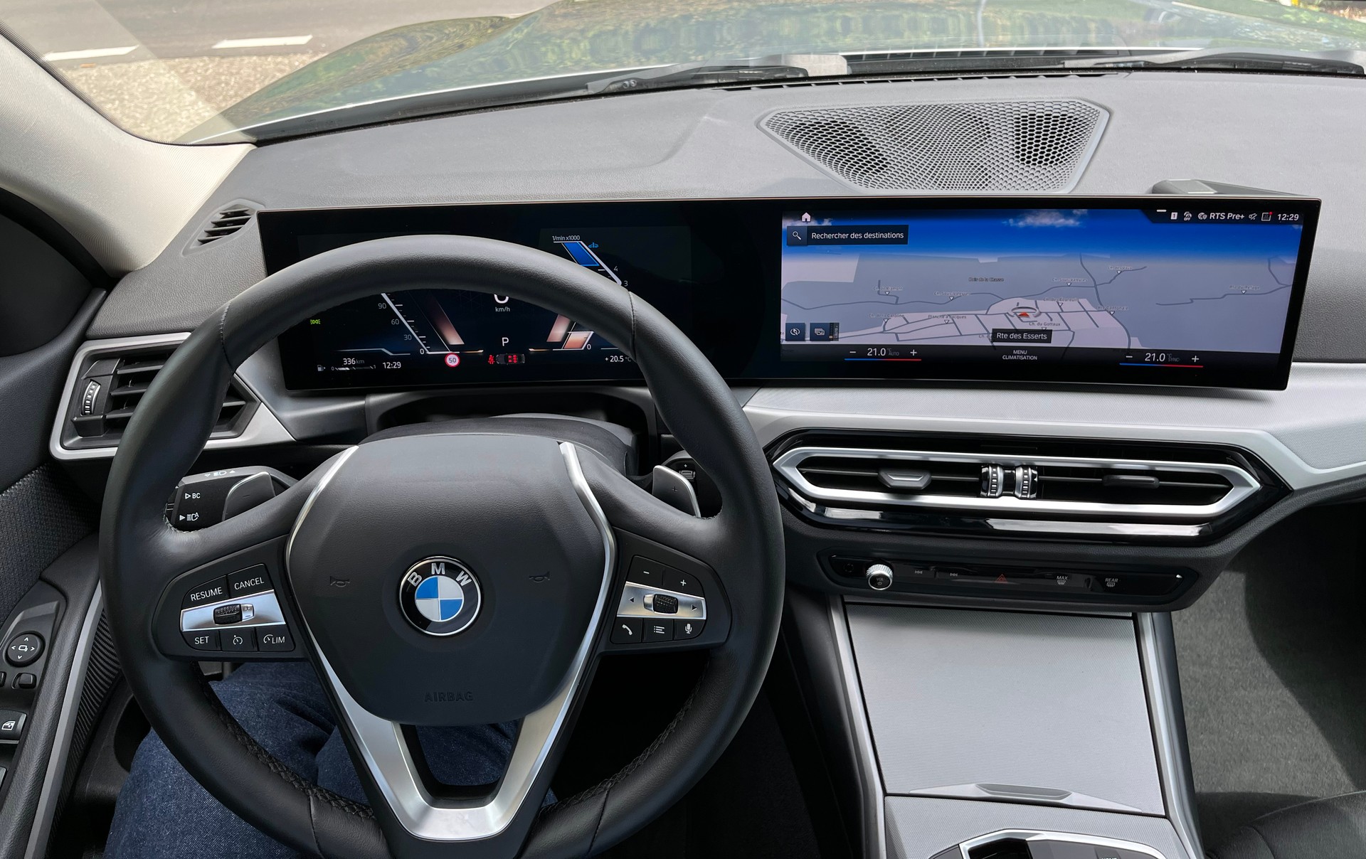 BMW 320d xDrive-image-11