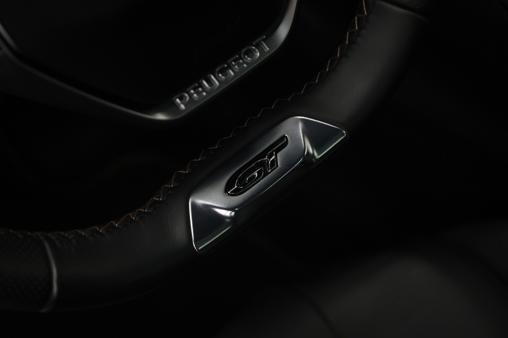 PEUGEOT 3008 2.0 BlueHDi 180 GT-image-25