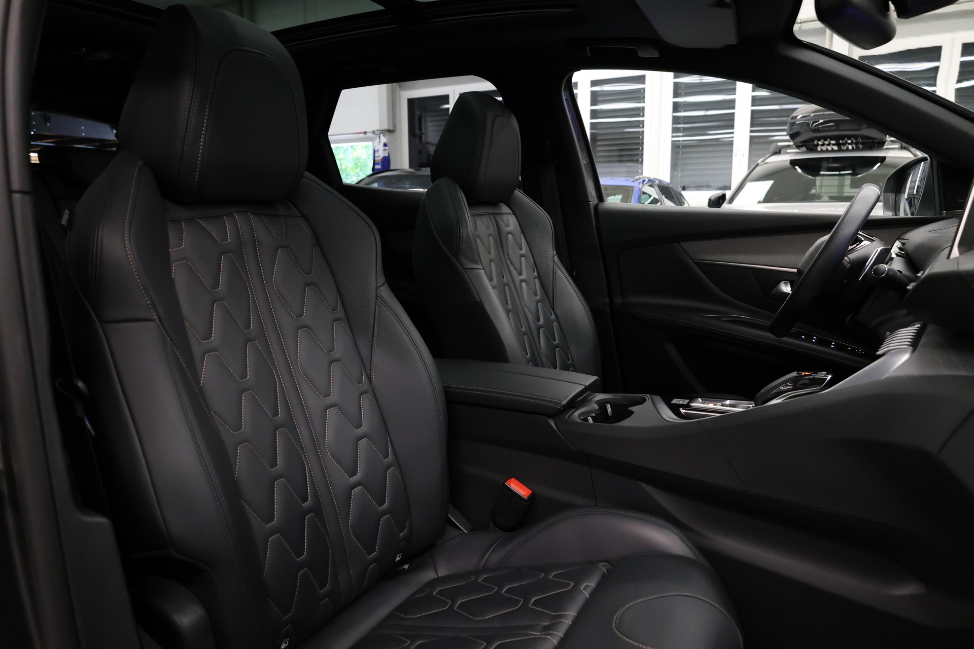 PEUGEOT 3008 2.0 BlueHDi 180 GT-image-18