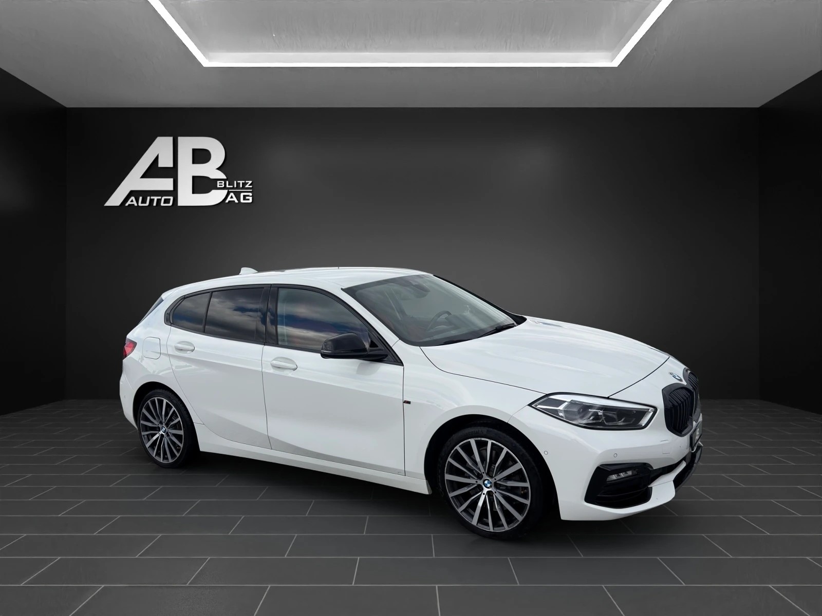 BMW 120d xDrive Steptronic Luxury Line mit 190 PS-image-5