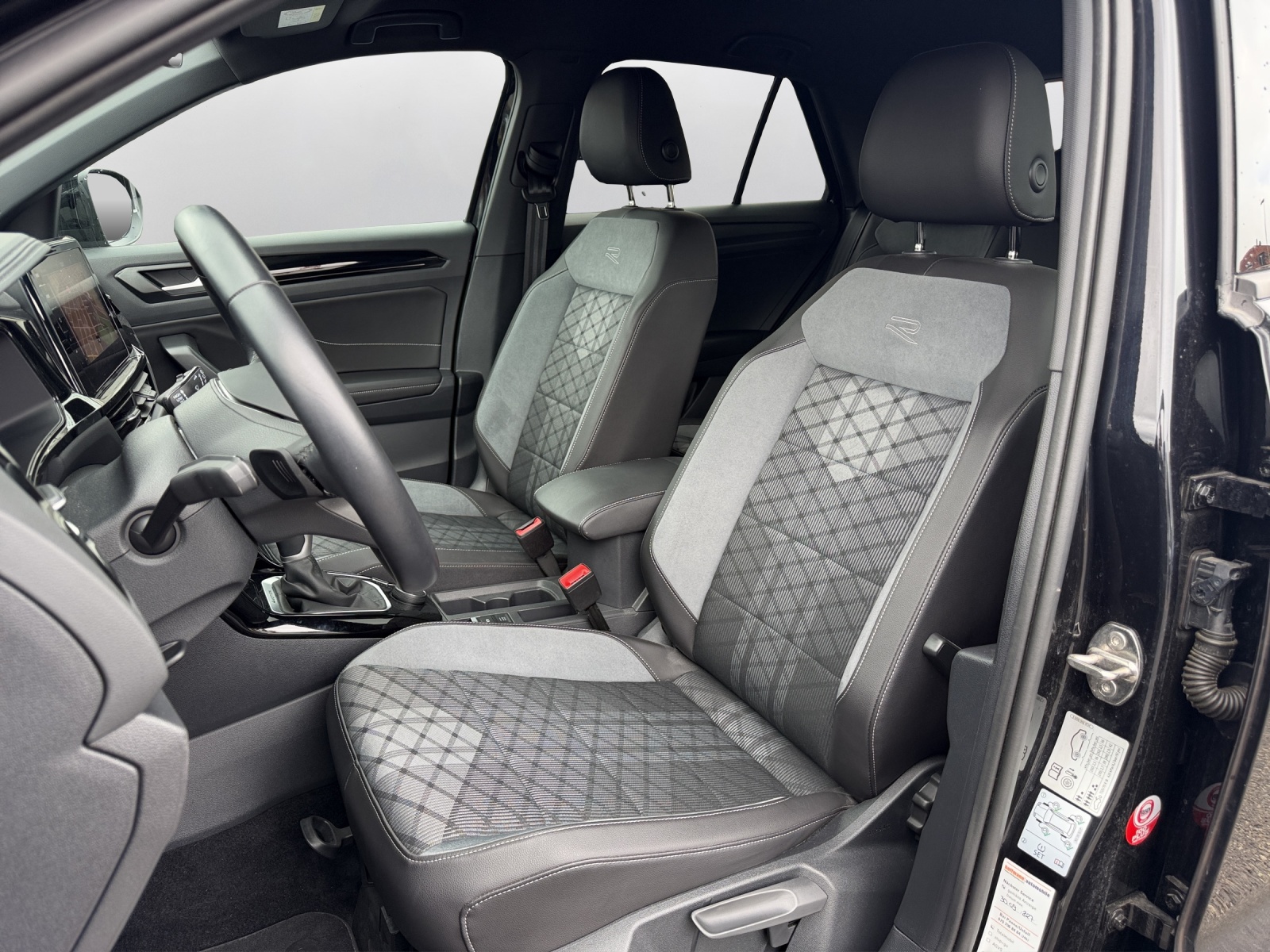 VW T-Roc 2.0 TSI R-Line DSG 4Motion-image-9
