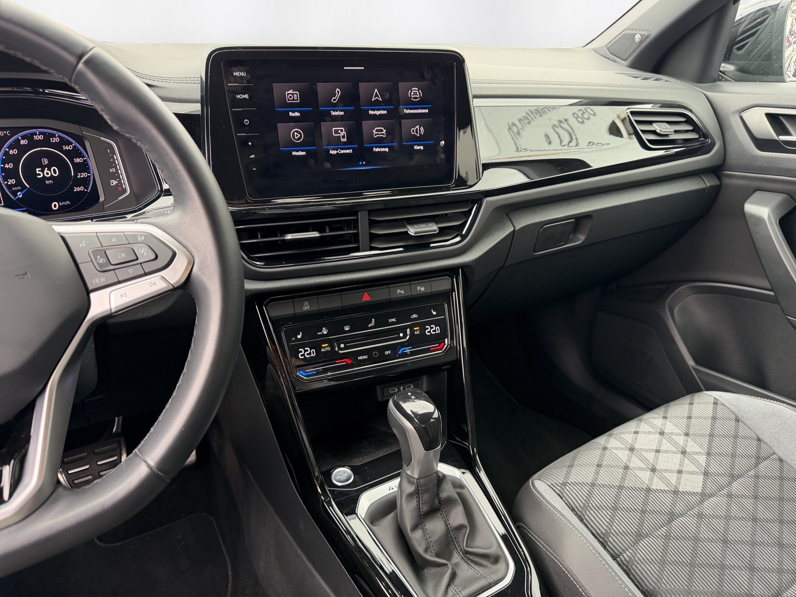 VW T-Roc 2.0 TSI R-Line DSG 4Motion-image-8