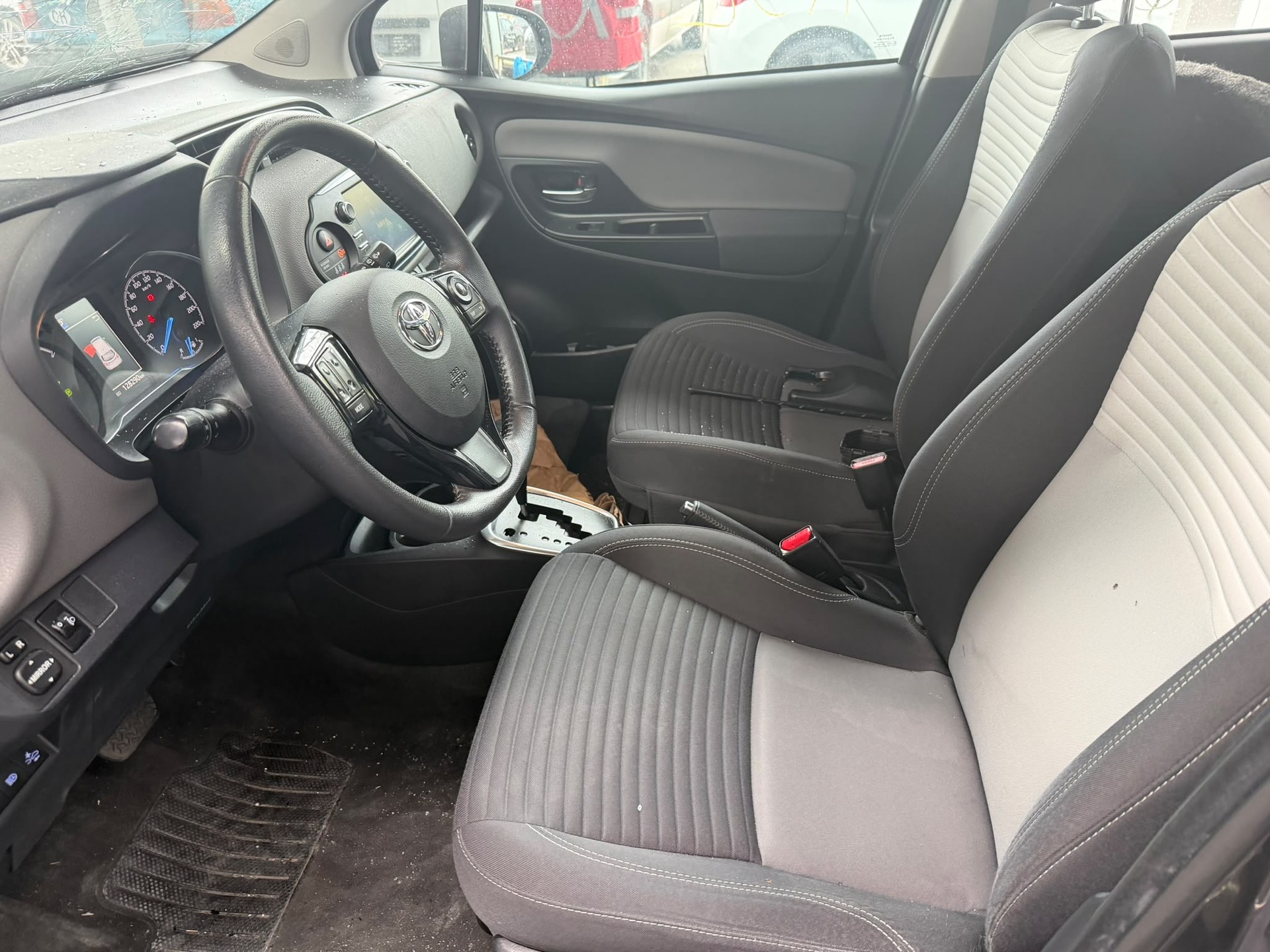 TOYOTA Yaris 1.5 VVT-i Hybrid Trend e-CVT-image-9