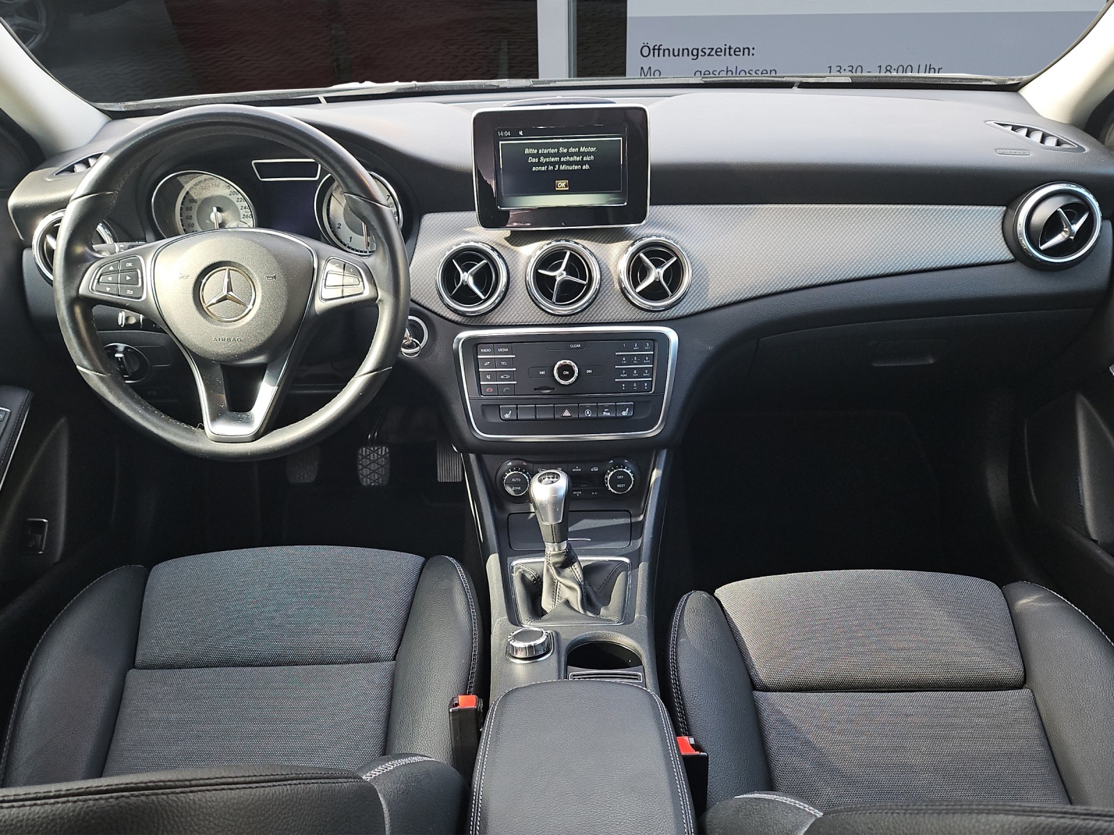 MERCEDES-BENZ GLA 200-image-8