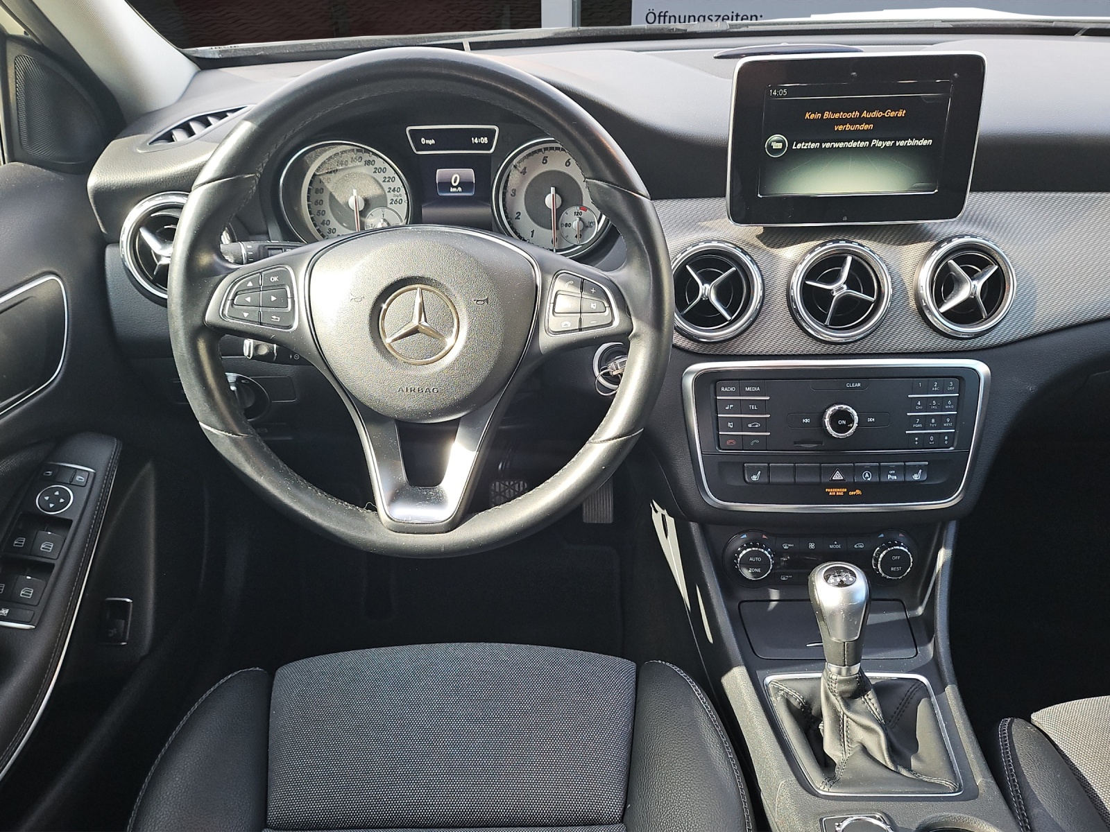 MERCEDES-BENZ GLA 200-image-9