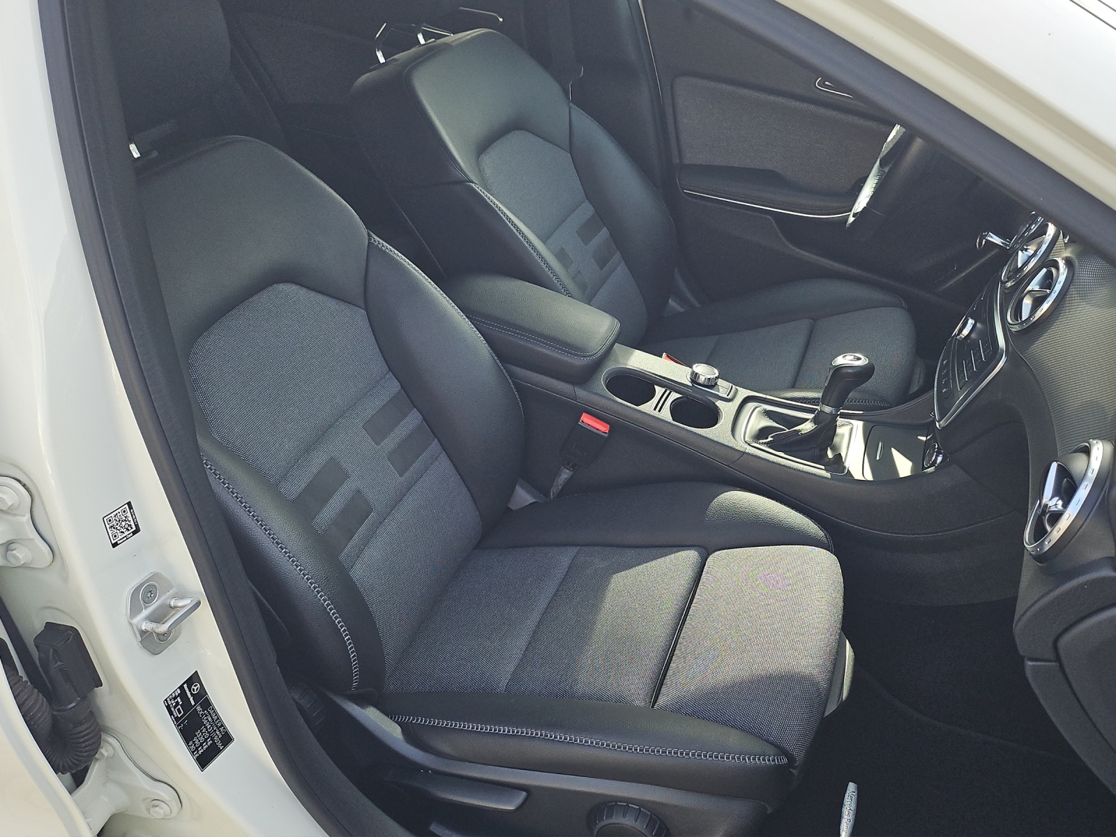 MERCEDES-BENZ GLA 200-image-14