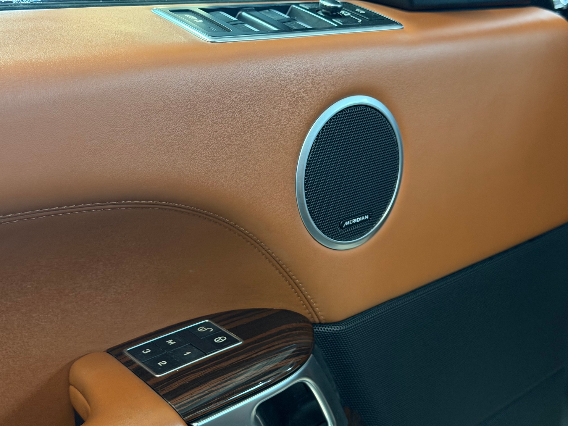 LAND ROVER Range Rover 3.0 TDV6 Autobiography Automatic | CH-Auto | Ab MFK 03.2026 | AHK 3.5t | Pano Dach-image-14
