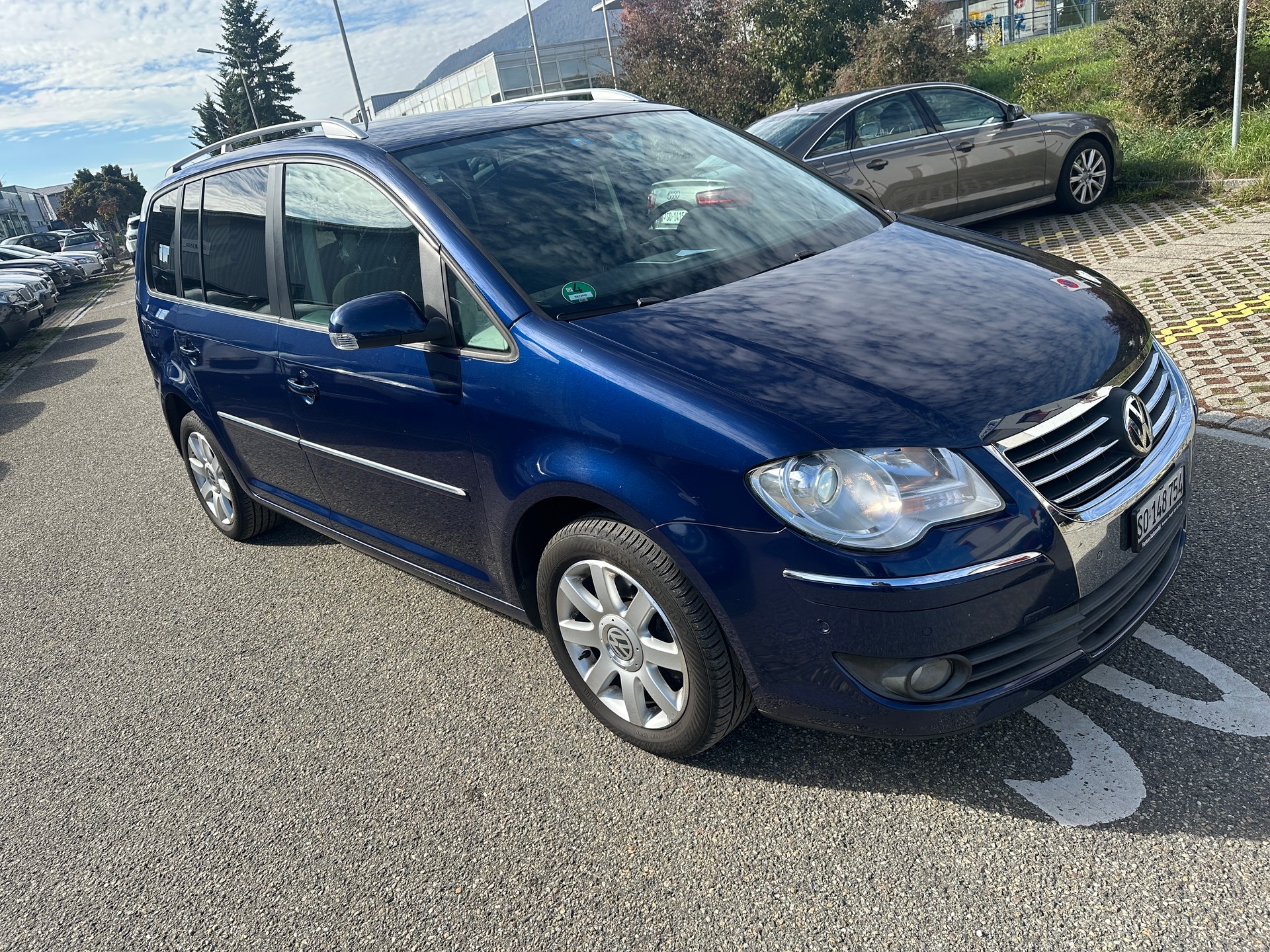VW Touran 1.4 TSI Highline DSG-image-1