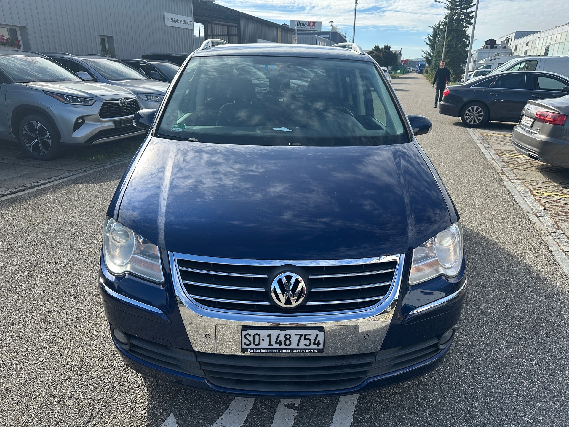 VW Touran 1.4 TSI Highline DSG-image-2