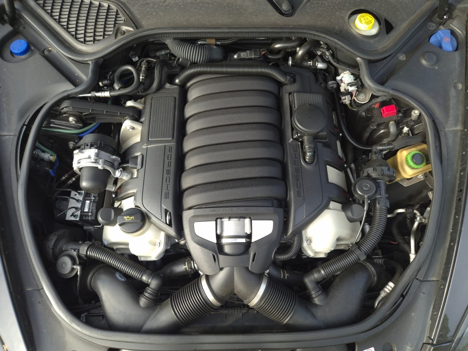 PORSCHE Panamera GTS 4.8 PDK-image-8