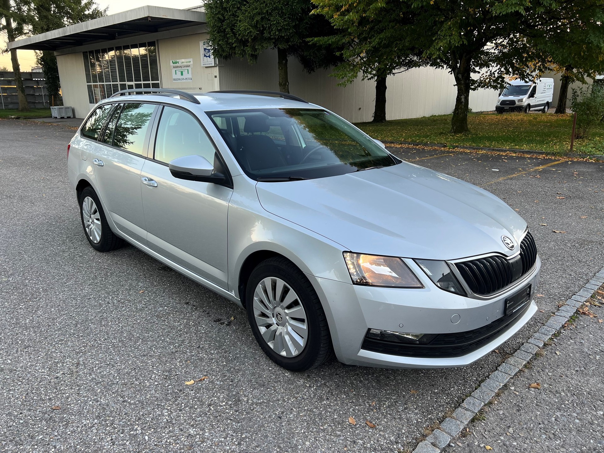 SKODA Octavia Combi 1.6 TDI Ambition 4x4-image-1
