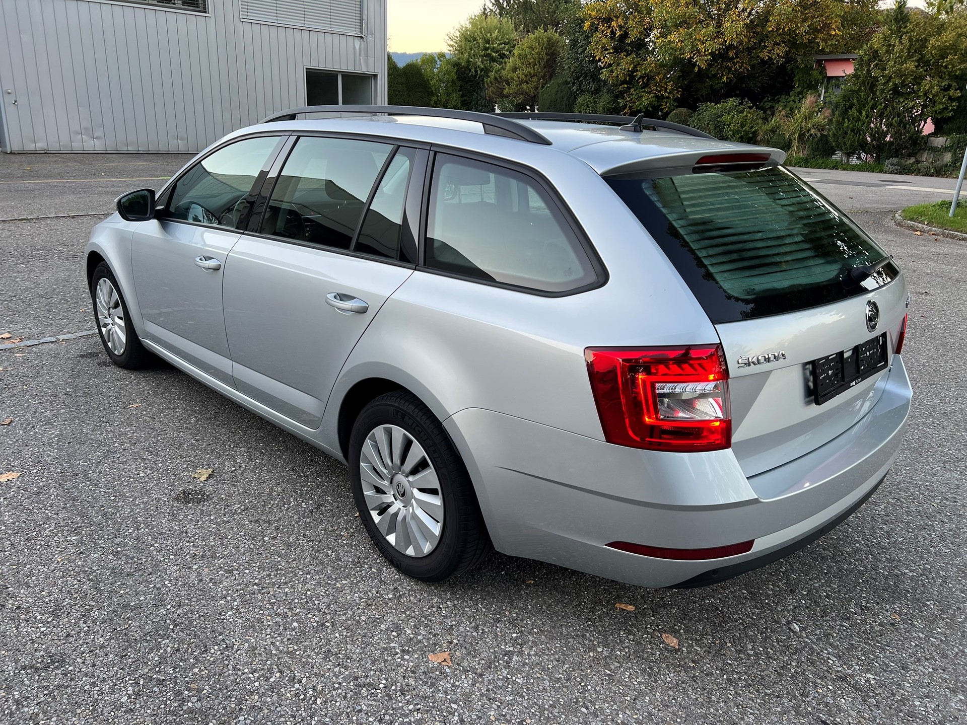 SKODA Octavia Combi 1.6 TDI Ambition 4x4-image-3