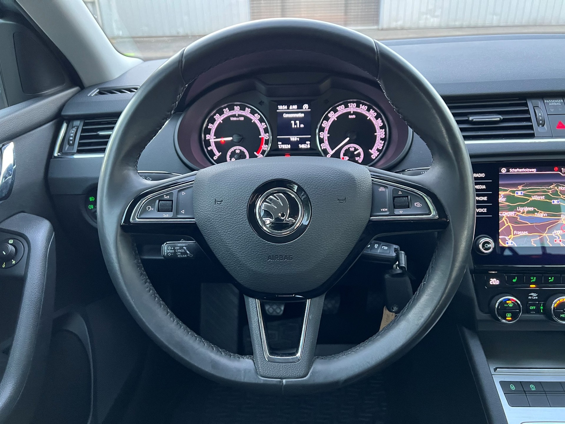 SKODA Octavia Combi 1.6 TDI Ambition 4x4-image-9