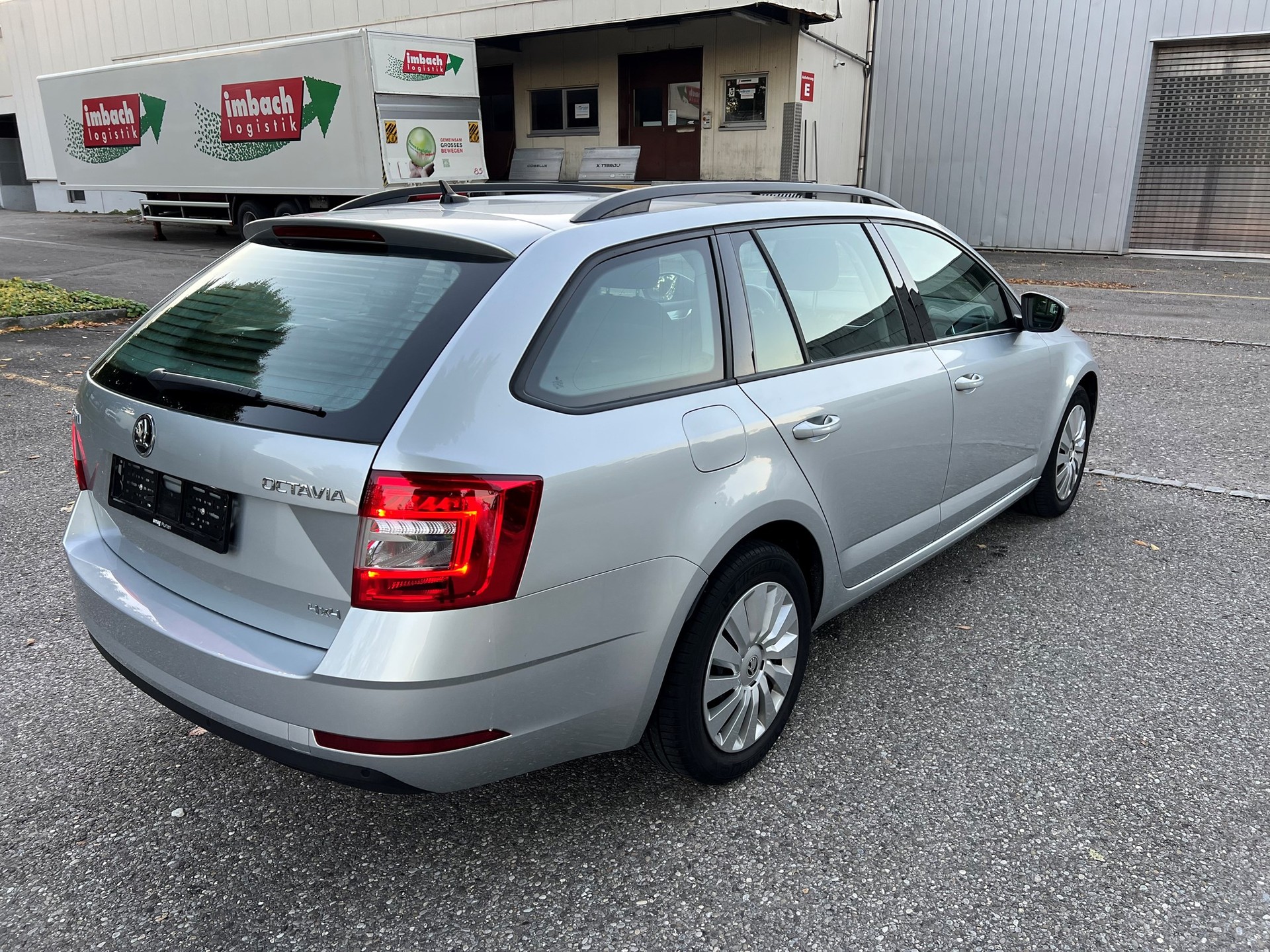 SKODA Octavia Combi 1.6 TDI Ambition 4x4-image-2