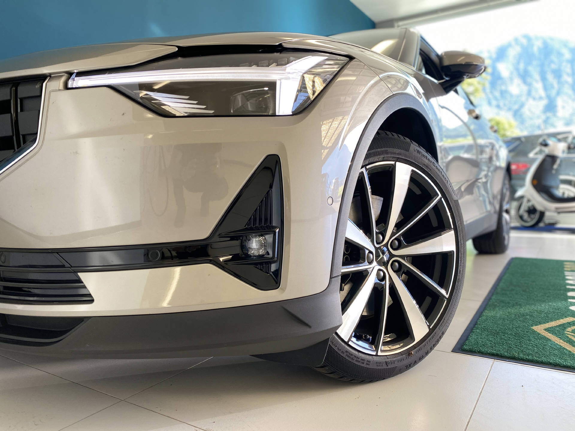 POLESTAR 2 Long Range Dual Motor 4x4-image-3