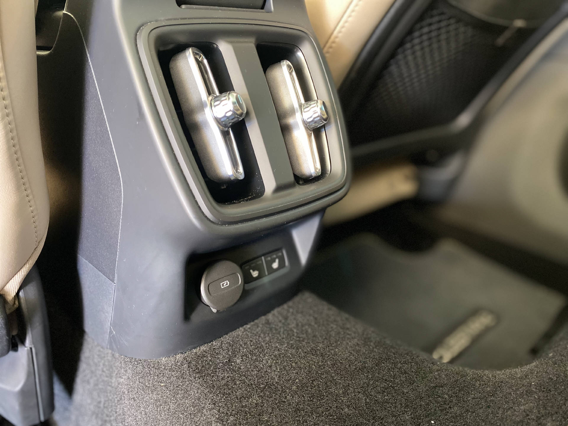 POLESTAR 2 Long Range Dual Motor 4x4-image-11