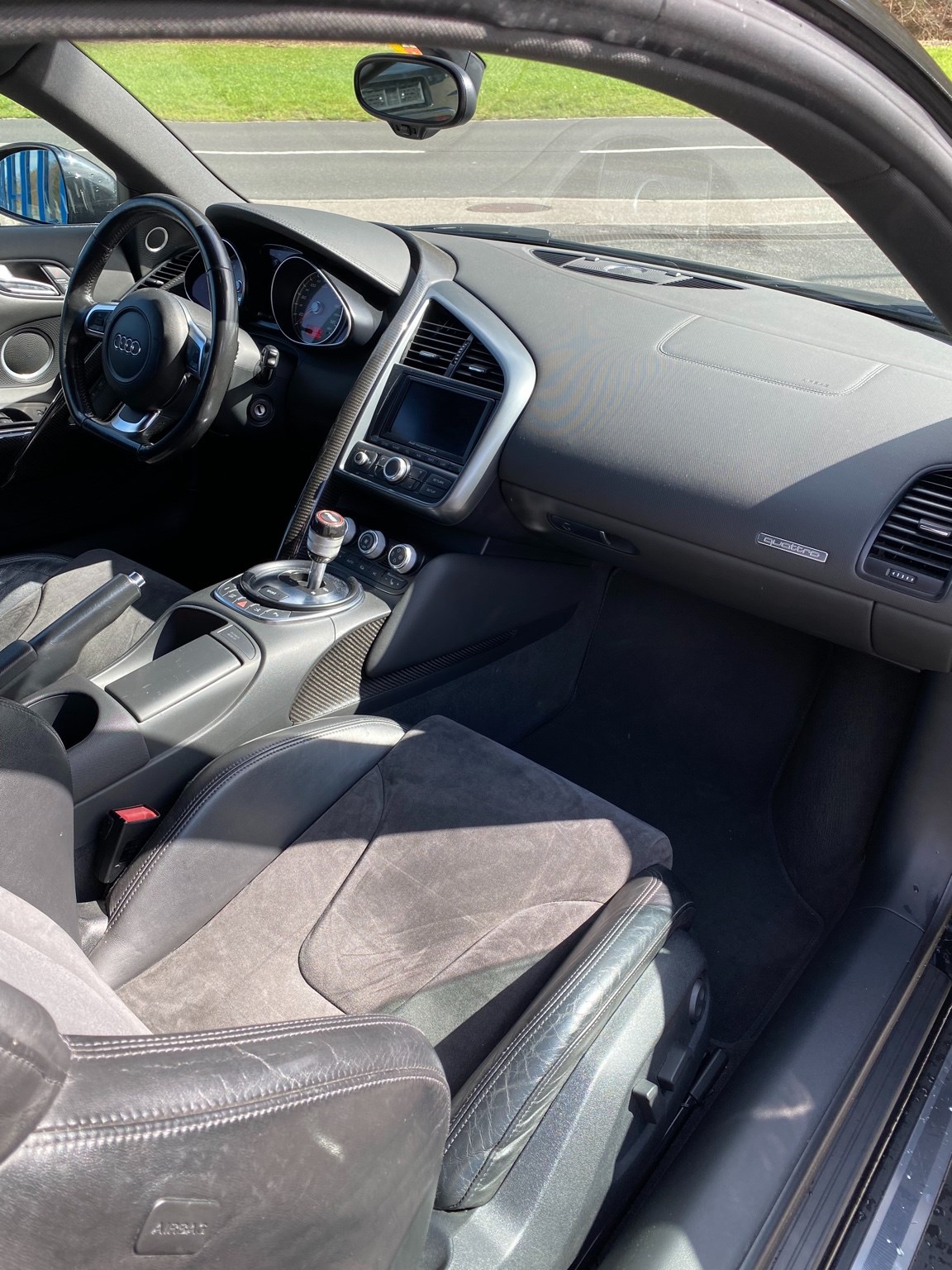 AUDI R8 Coupé 4.2-image-8