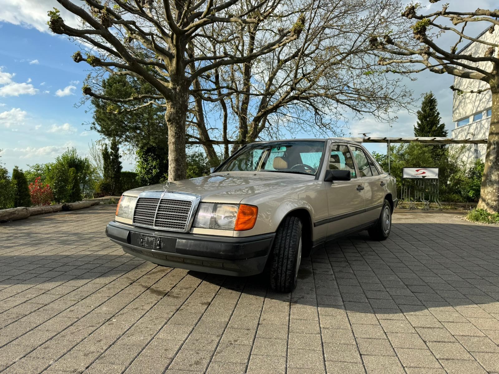 MERCEDES-BENZ 300 E *Veteranenfahrzeug*-image-3
