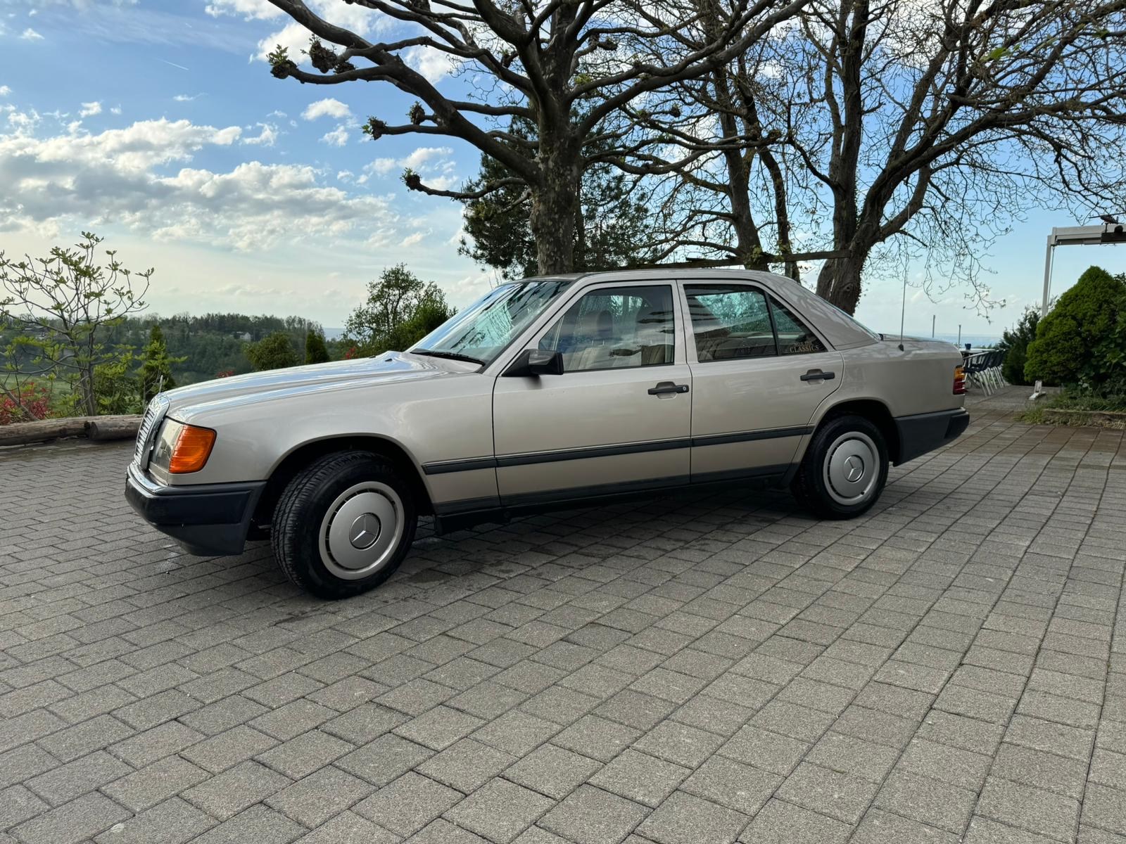 MERCEDES-BENZ 300 E *Veteranenfahrzeug*-image-2