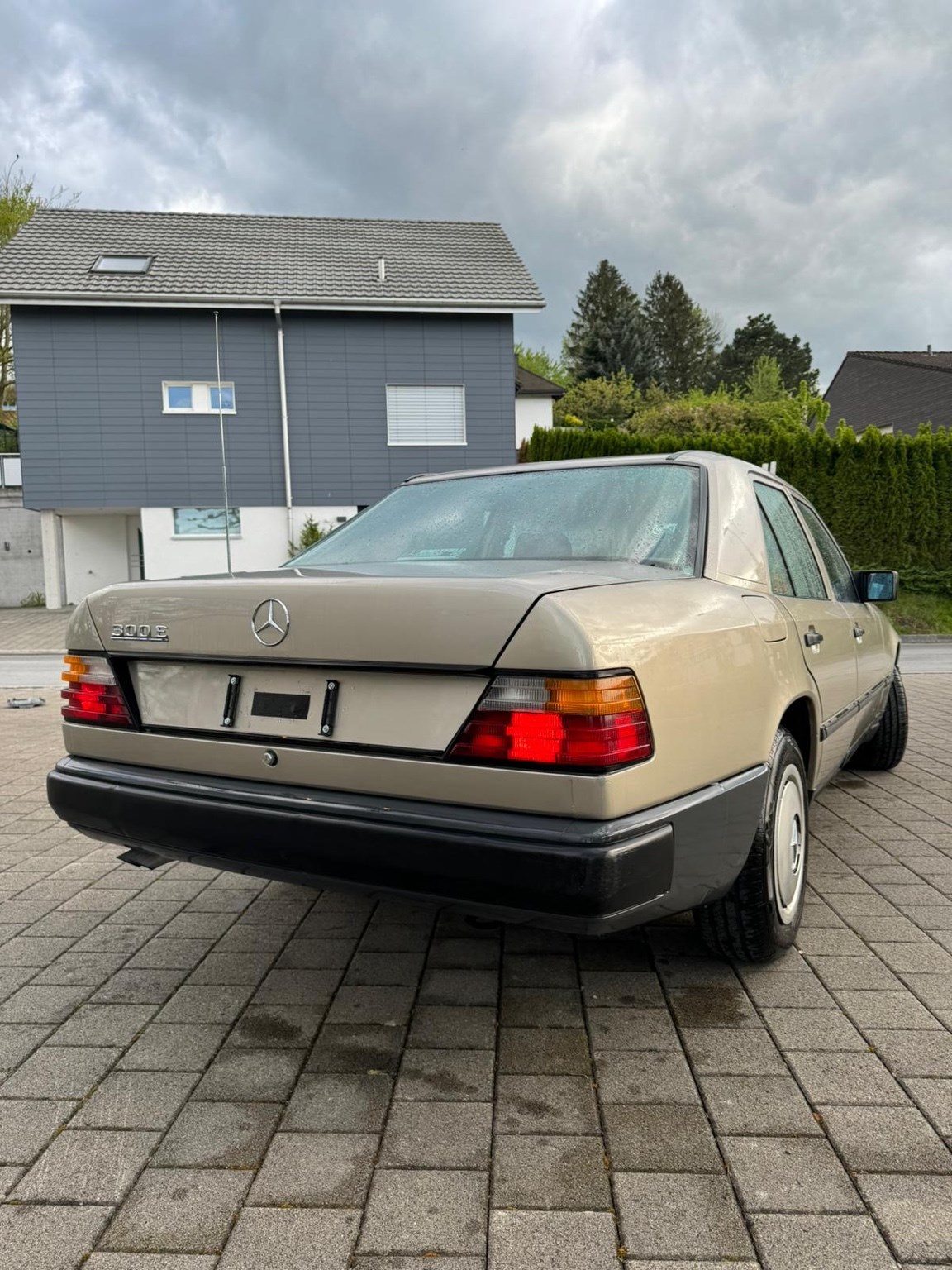 MERCEDES-BENZ 300 E *Veteranenfahrzeug*-image-9