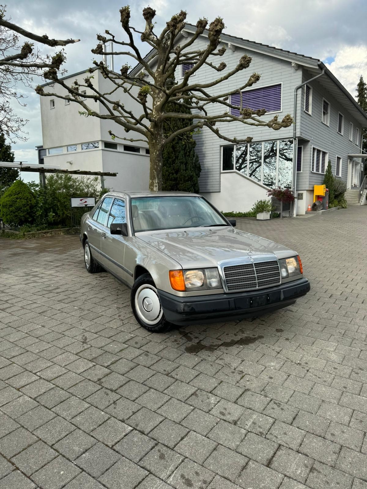 MERCEDES-BENZ 300 E *Veteranenfahrzeug*-image-4
