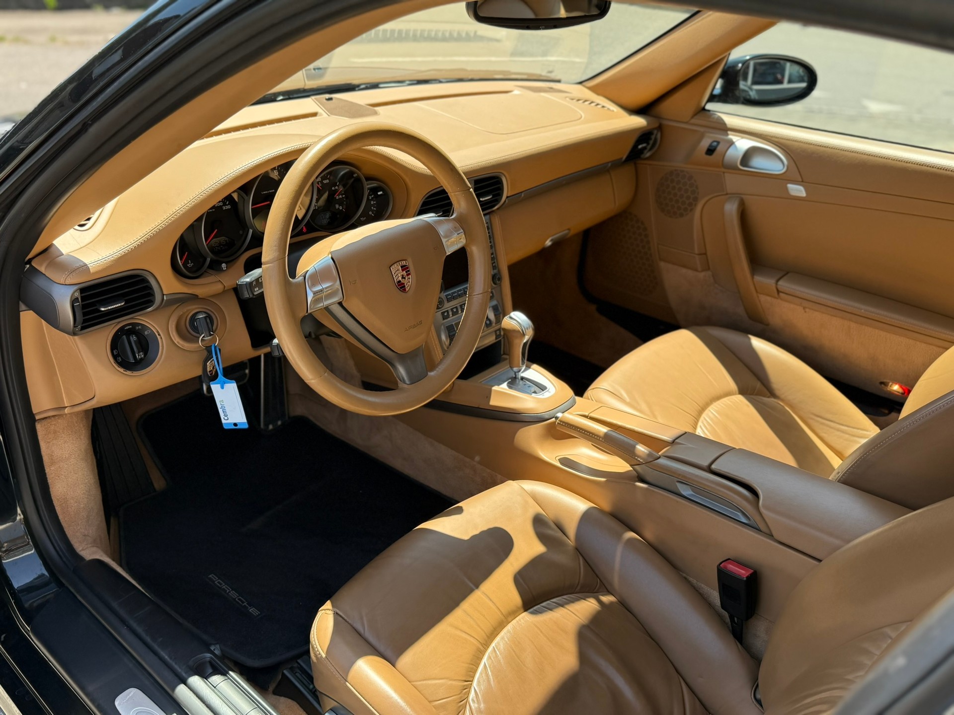 PORSCHE 911 Carrera-image-9