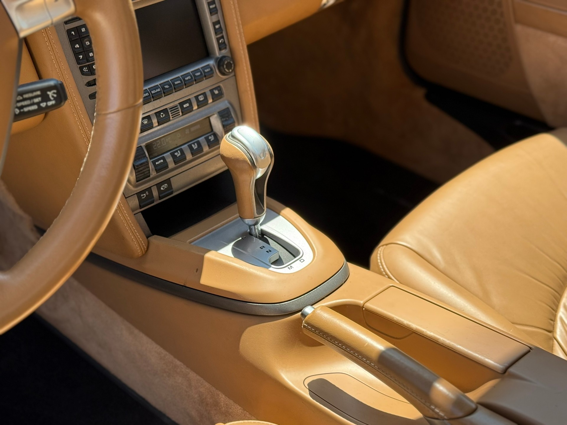 PORSCHE 911 Carrera-image-10