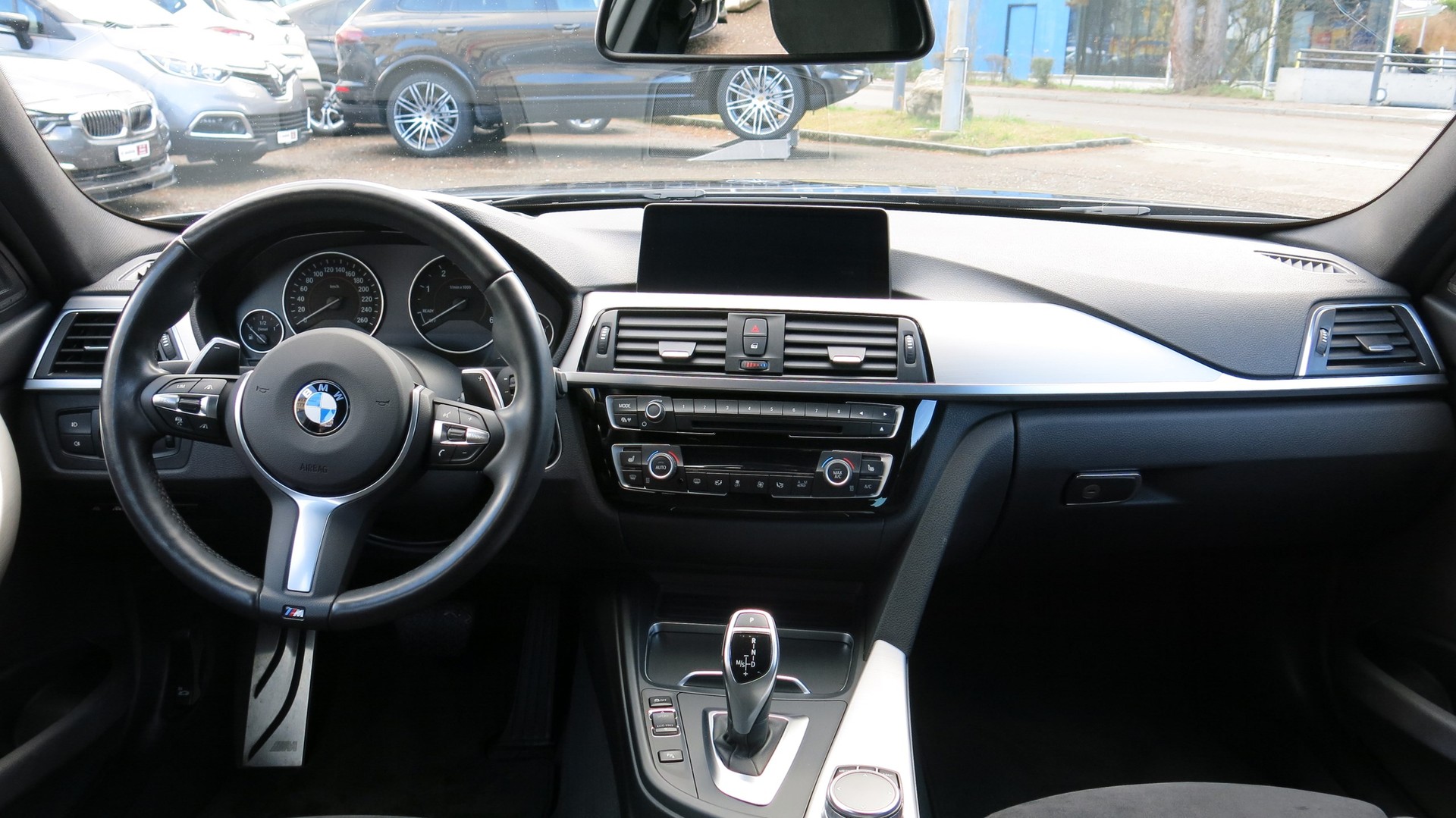 BMW 320d xDrive Touring M Sport Line Steptronic-image-7