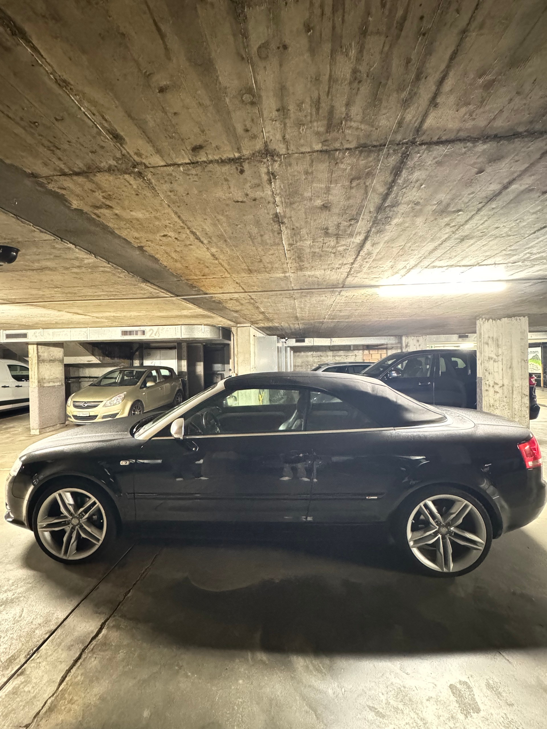 AUDI A4 Cabriolet 2.0T FSI multitronic-image-2