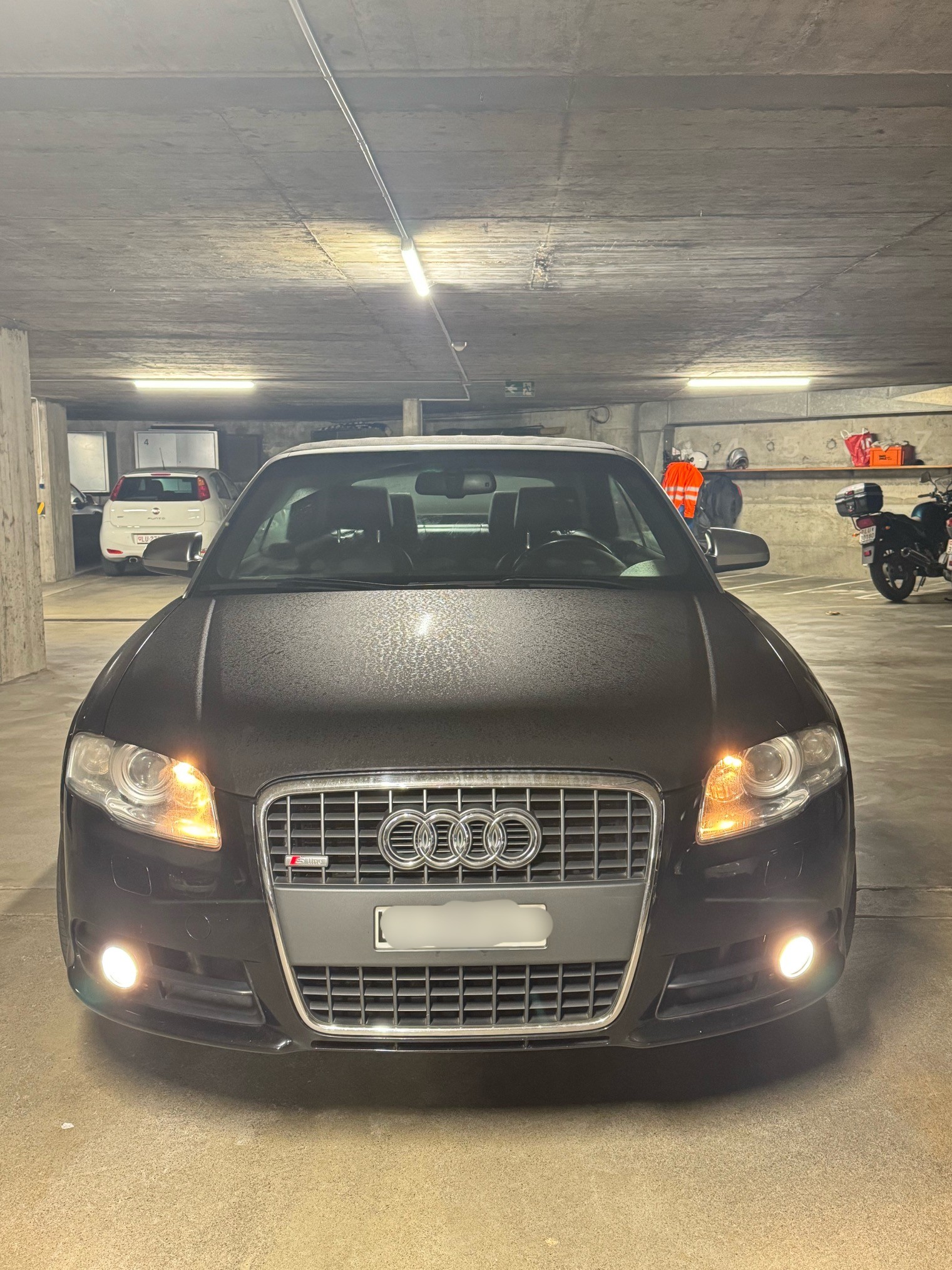 AUDI A4 Cabriolet 2.0T FSI multitronic-image-0