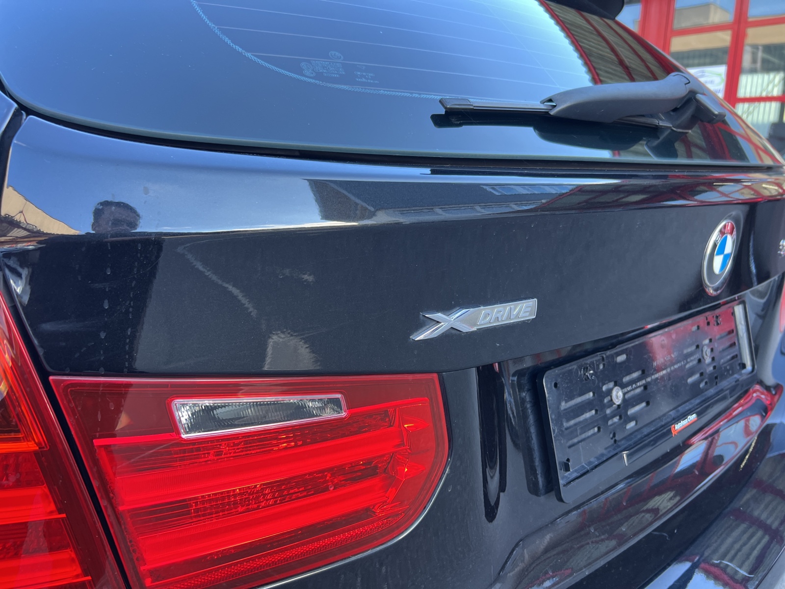 BMW 320d xDrive Touring Modern Line Steptronic-image-21
