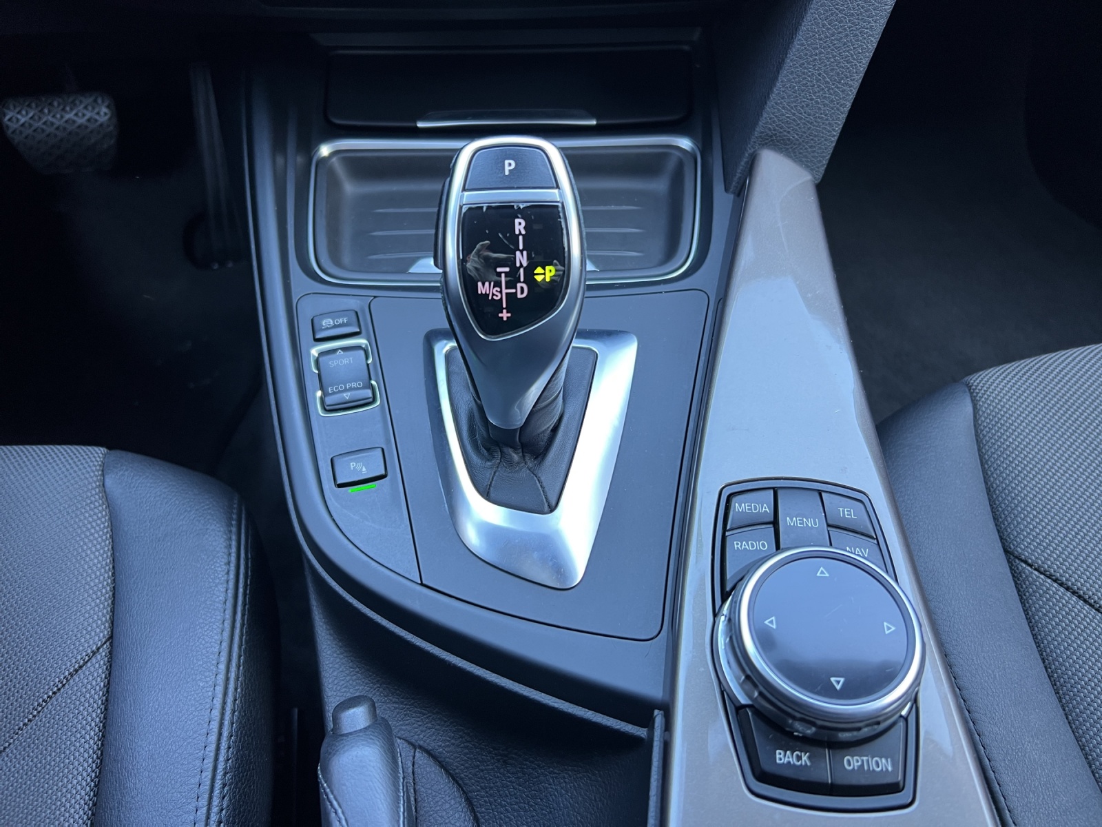 BMW 320d xDrive Touring Modern Line Steptronic-image-8
