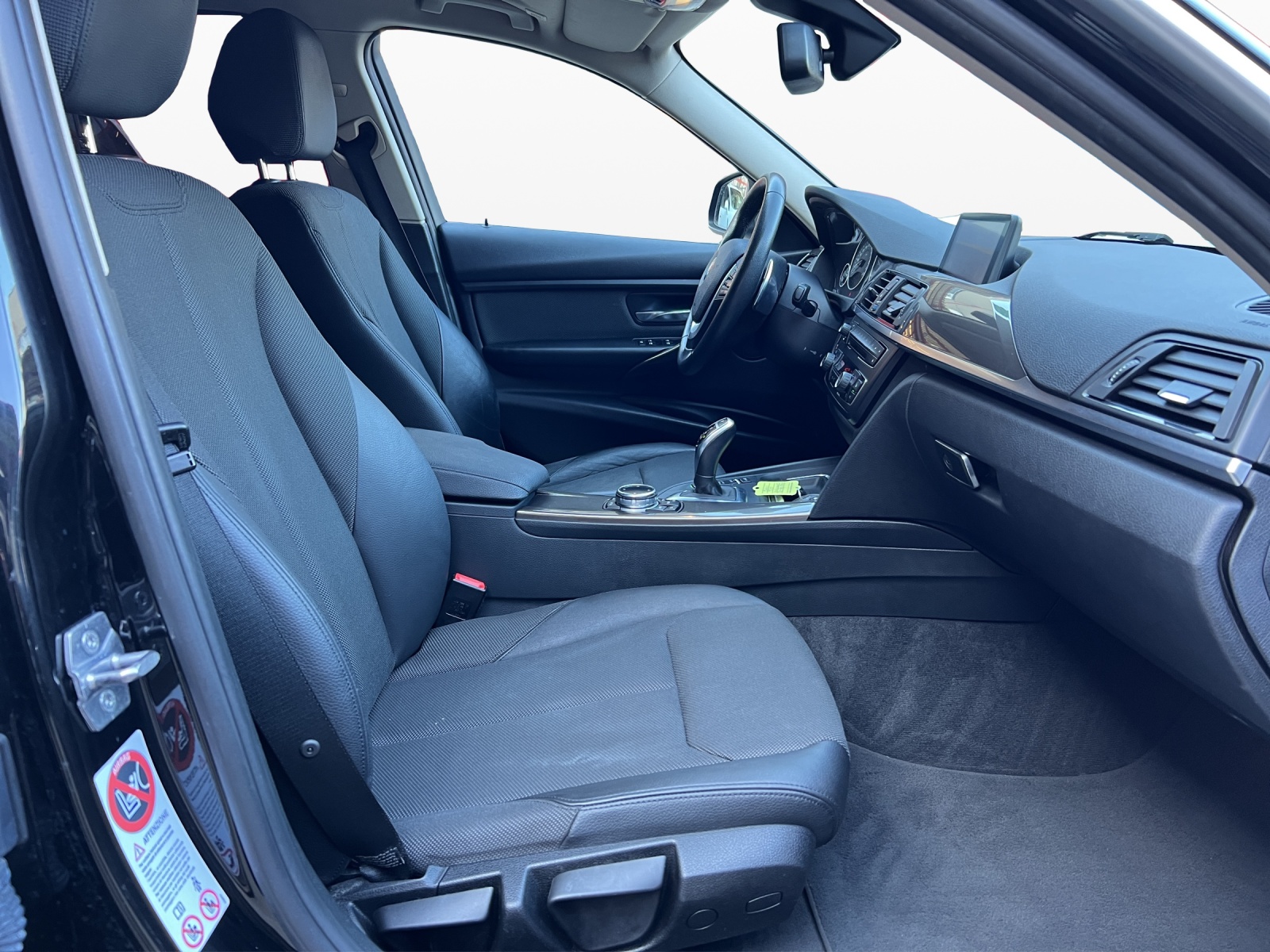 BMW 320d xDrive Touring Modern Line Steptronic-image-9