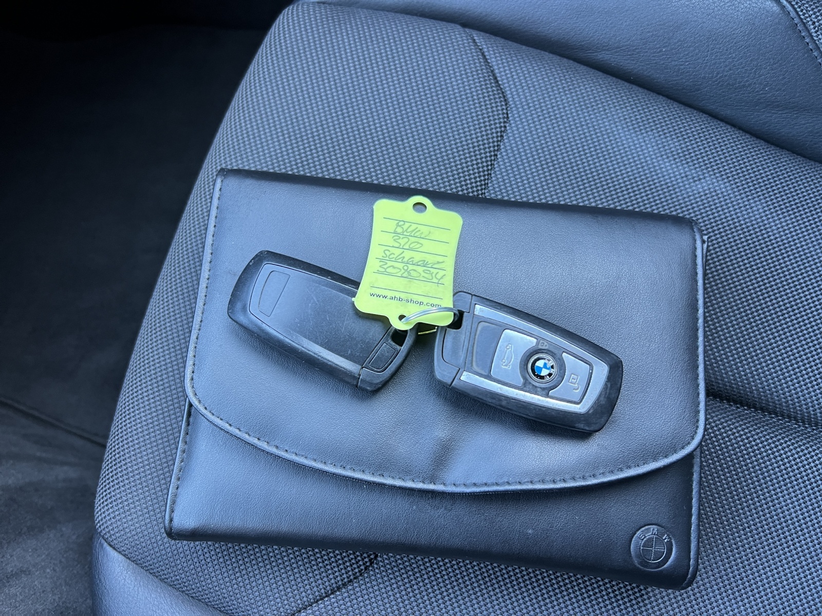 BMW 320d xDrive Touring Modern Line Steptronic-image-18