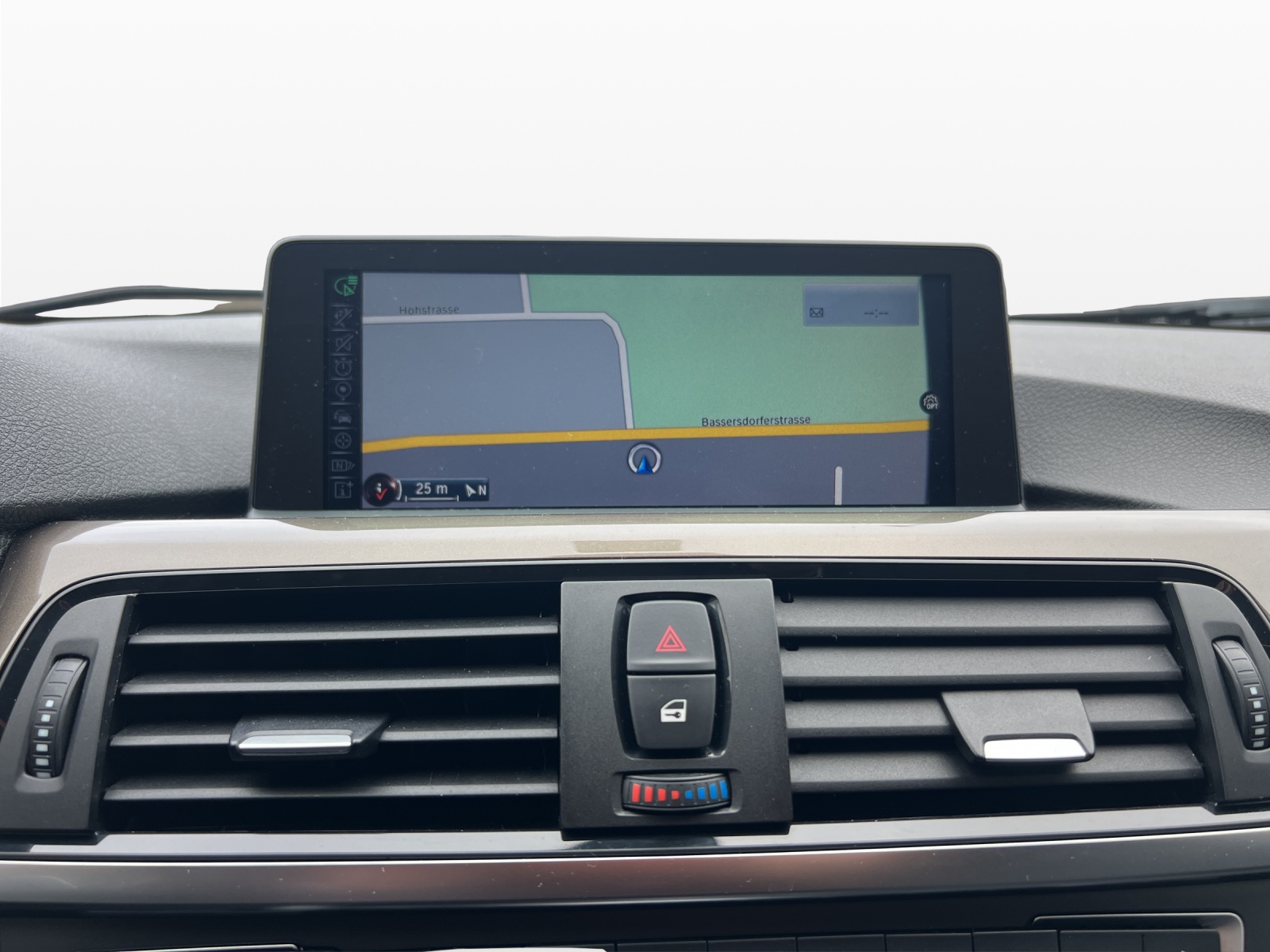 BMW 320d xDrive Touring Modern Line Steptronic-image-31