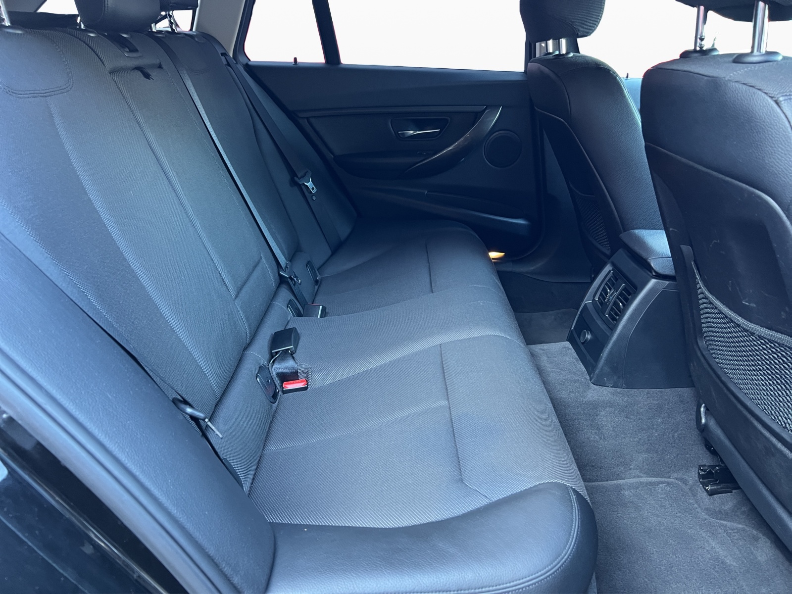 BMW 320d xDrive Touring Modern Line Steptronic-image-13
